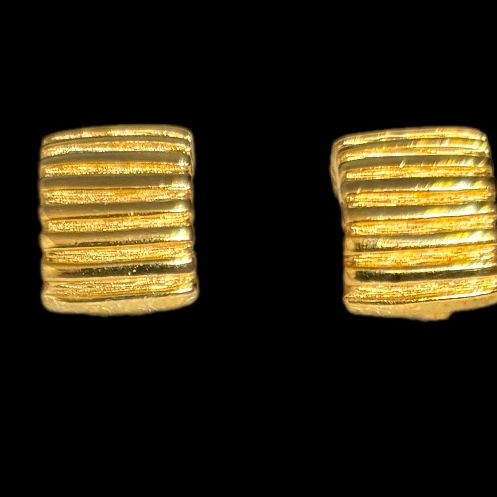Givenchy Vintage Gold Ribbed Clip On Earrings - Picture 3 of 6
